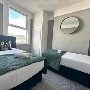 Flash Sale Train Station 3 Bedroom Flat Bn180alon Apartment