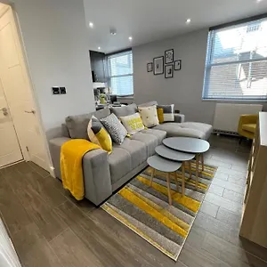 Clock Tower - - Near Sea And Shops Apartment