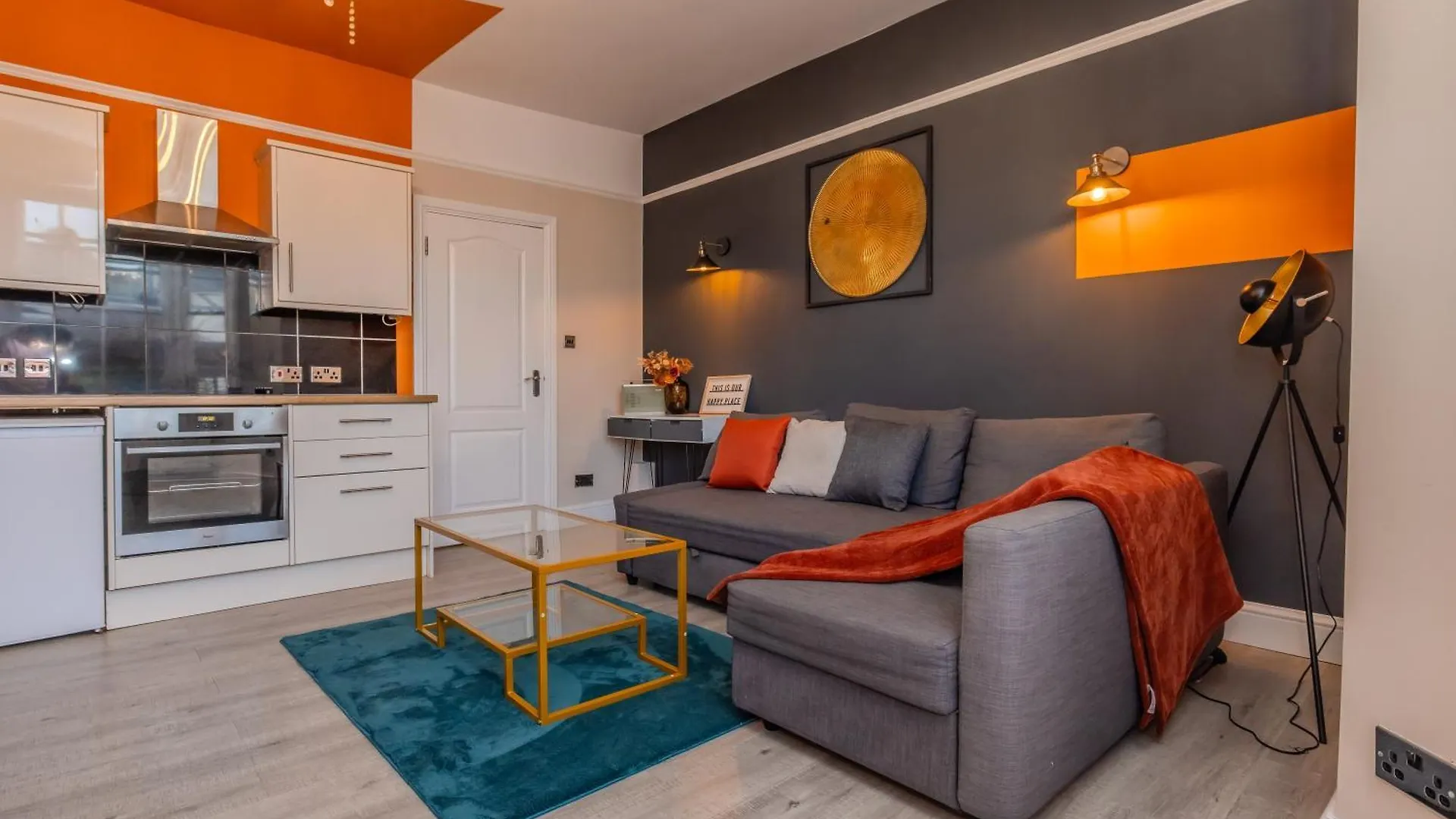 Roomy 2-Bedroom For A Peaceful Stay Brighton Apartment