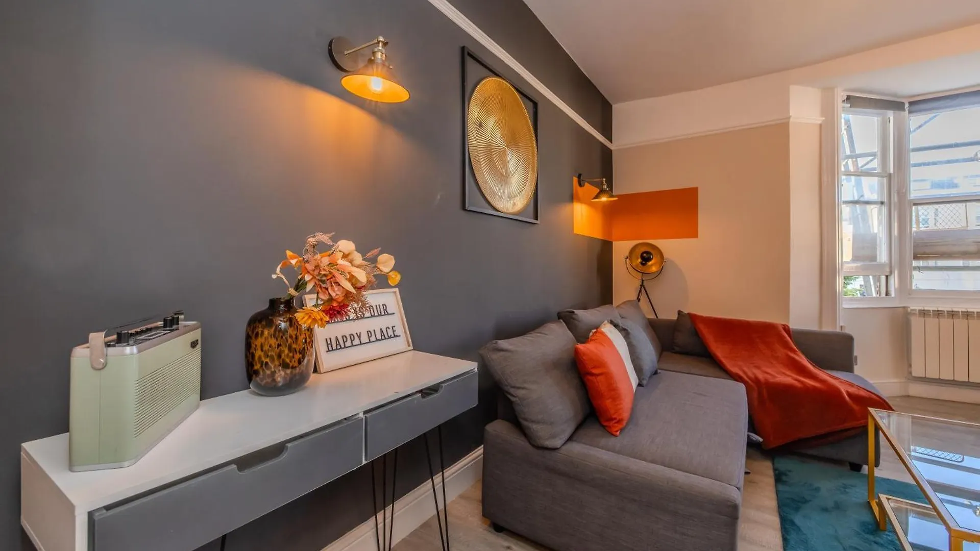 Roomy 2-Bedroom For A Peaceful Stay Brighton Apartment