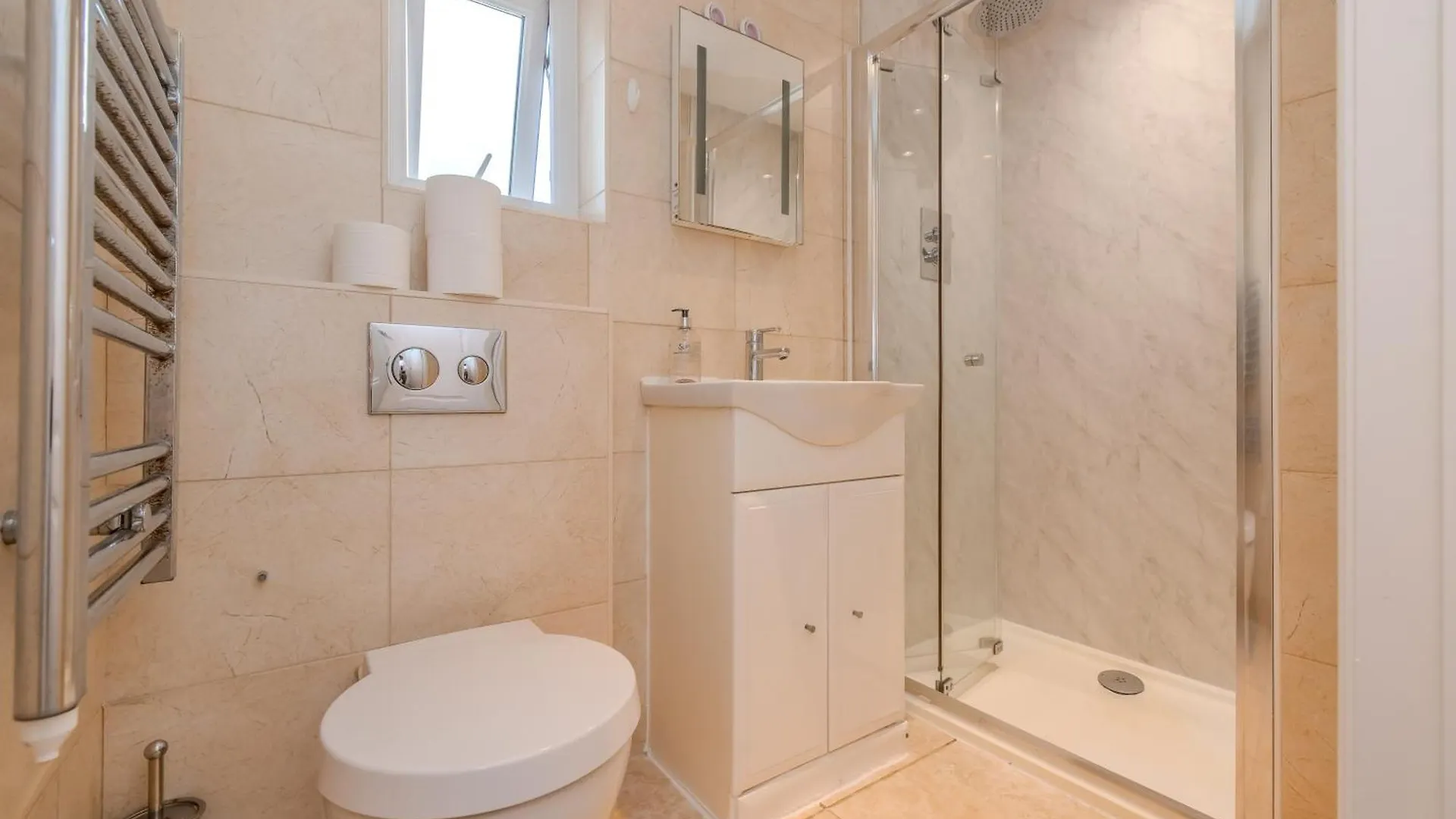 Roomy 2-Bedroom For A Peaceful Stay Brighton Apartment