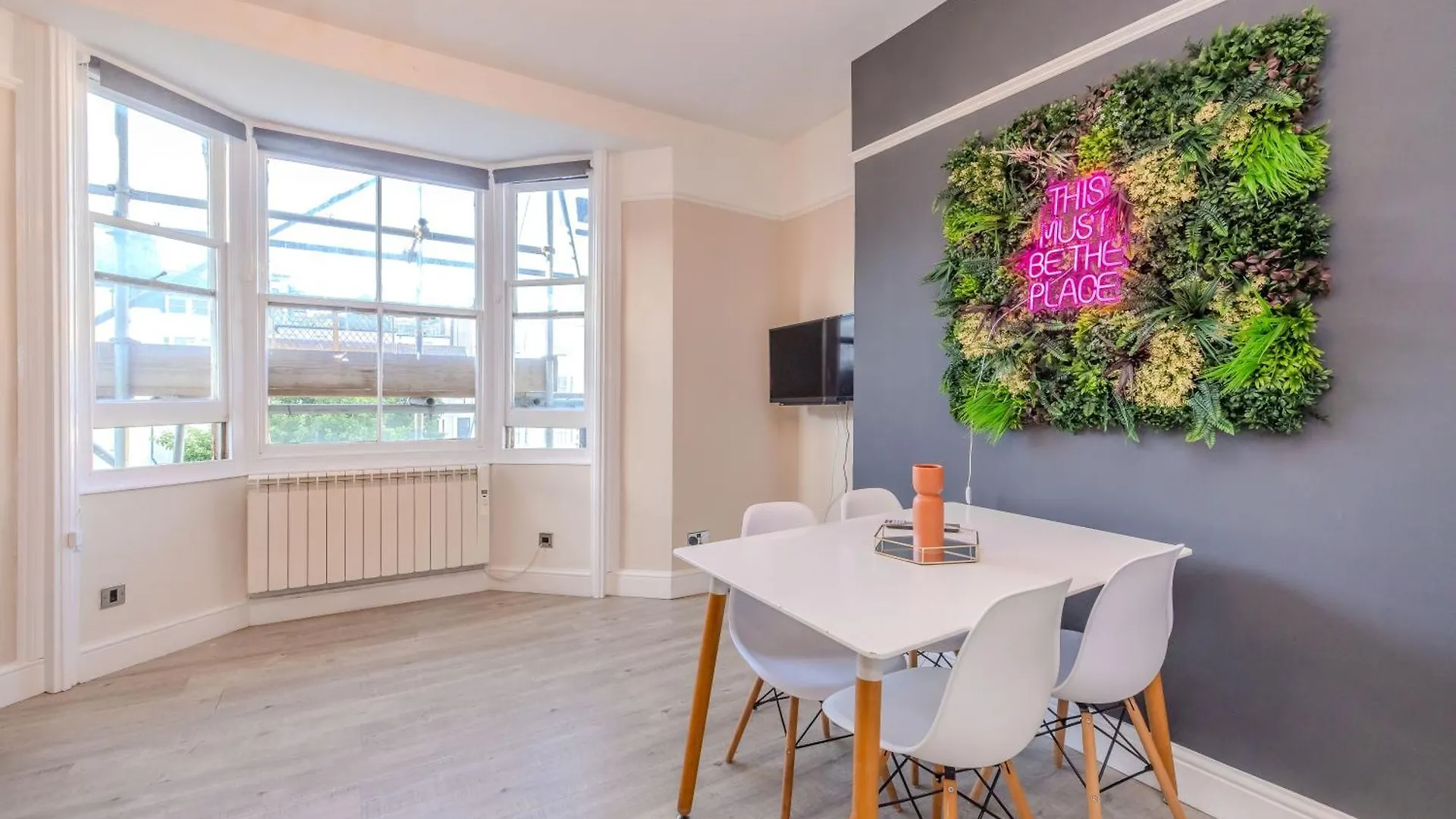 Apartment Roomy 2-Bedroom For A Peaceful Stay Brighton