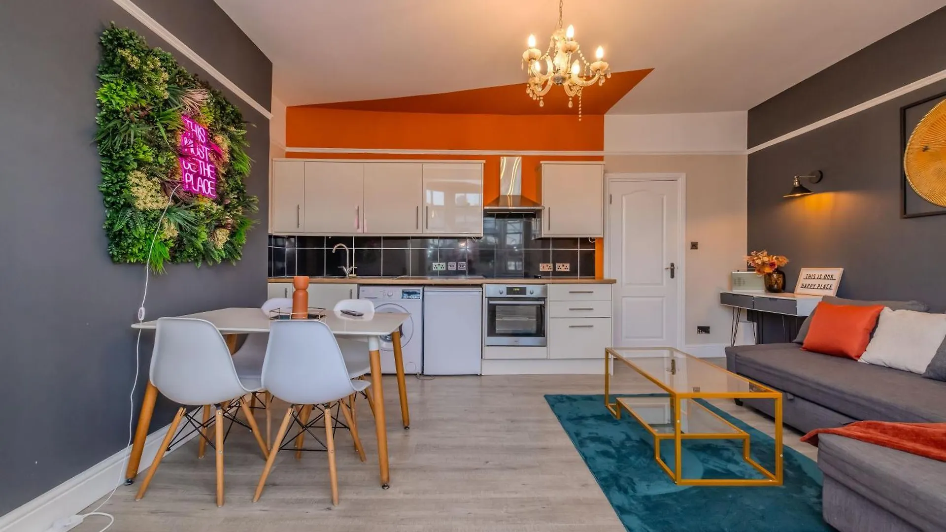 Roomy 2-Bedroom For A Peaceful Stay Brighton Apartment